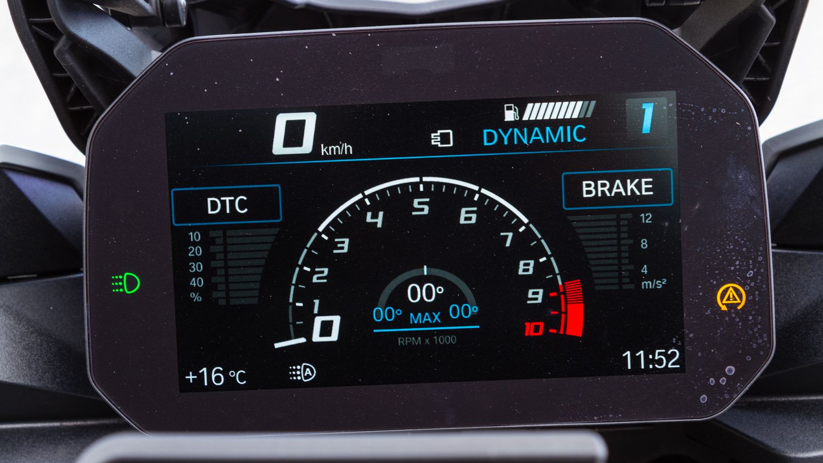 Η γνωστή μας από τα μεγαλύτερα μοντέλα έγχρωμη TFT οθόνη των 6,5 ιντσών βρήκε θέση και στα δύο νέα μεσαία μοντέλα. Στην περίπτωση αυτή έχουμε αναβαθμι